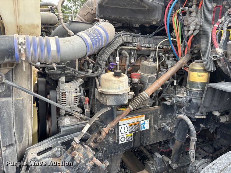 image for item YA0950 2019 Peterbilt 579 semi truck