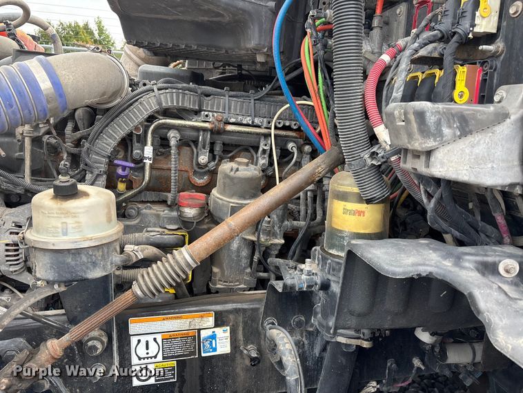 image for item YA0950 2019 Peterbilt 579 semi truck