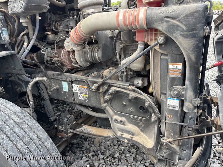 image for item YA0950 2019 Peterbilt 579 semi truck