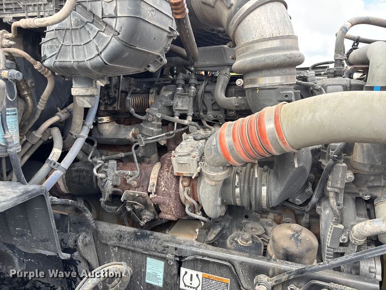 image for item YA0950 2019 Peterbilt 579 semi truck