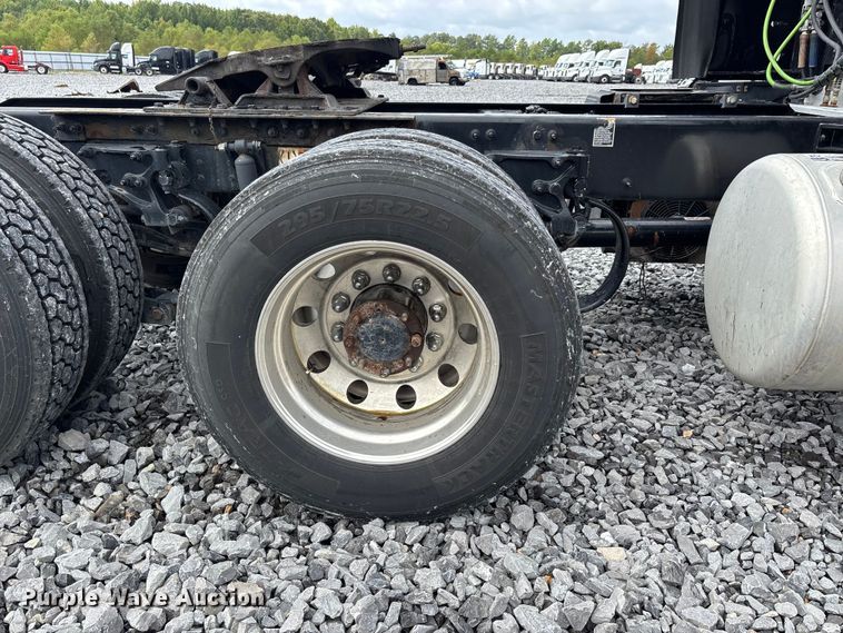 image for item YA0950 2019 Peterbilt 579 semi truck