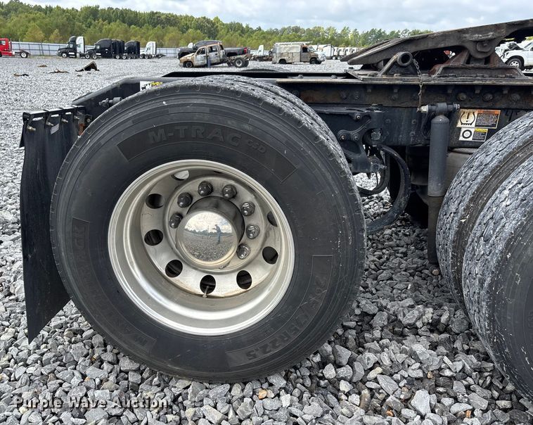 image for item YA0950 2019 Peterbilt 579 semi truck