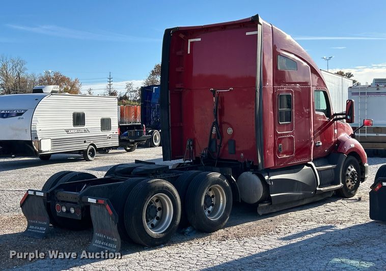 image for item YA1019 2017 Kenworth T680 semi truck