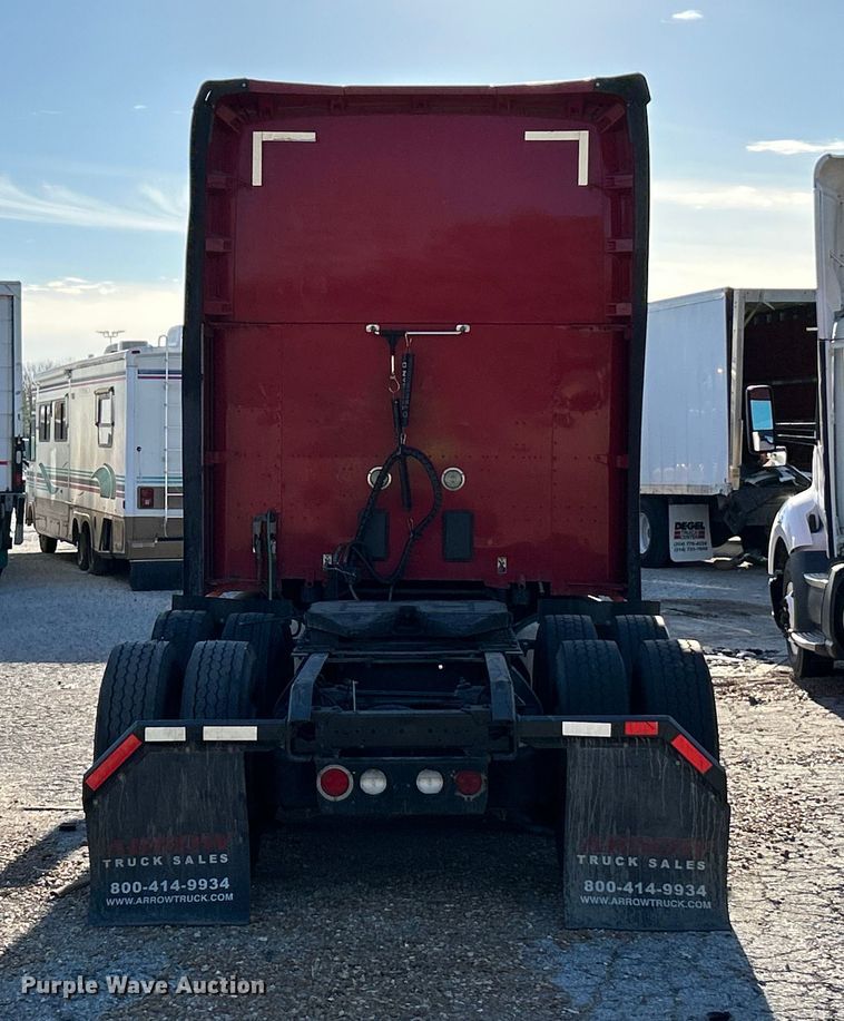 image for item YA1019 2017 Kenworth T680 semi truck