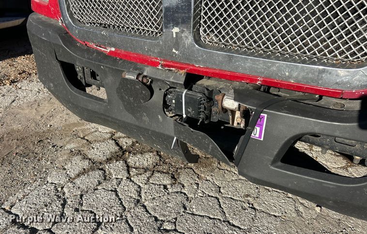 image for item YA1019 2017 Kenworth T680 semi truck