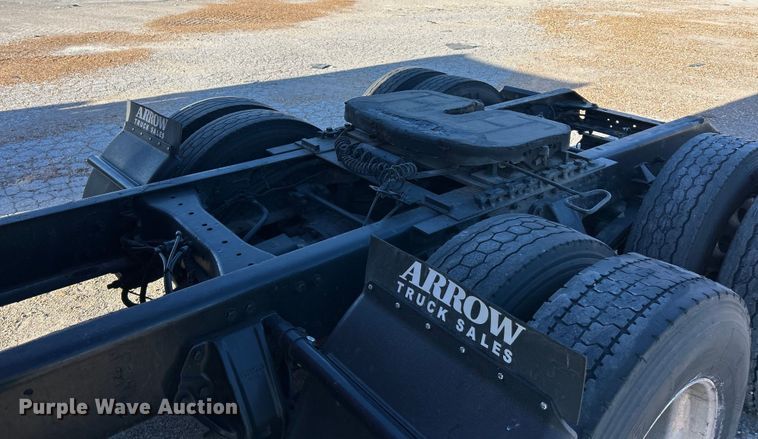 image for item YA1019 2017 Kenworth T680 semi truck