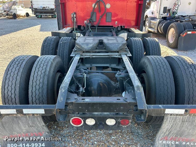 image for item YA1019 2017 Kenworth T680 semi truck