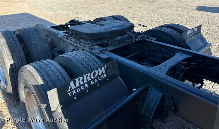 image for item YA1019 2017 Kenworth T680 semi truck