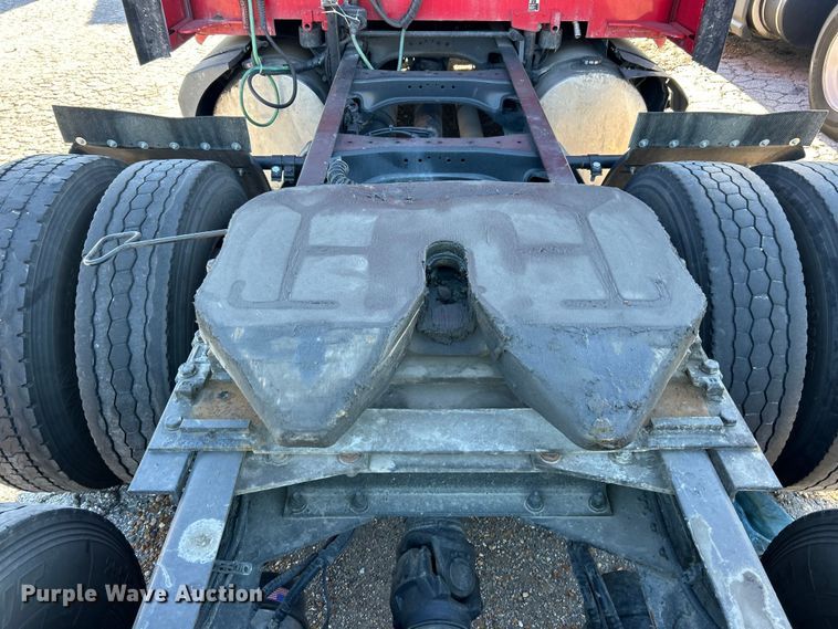 image for item YA1019 2017 Kenworth T680 semi truck