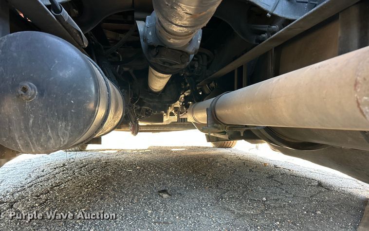 image for item YA1019 2017 Kenworth T680 semi truck