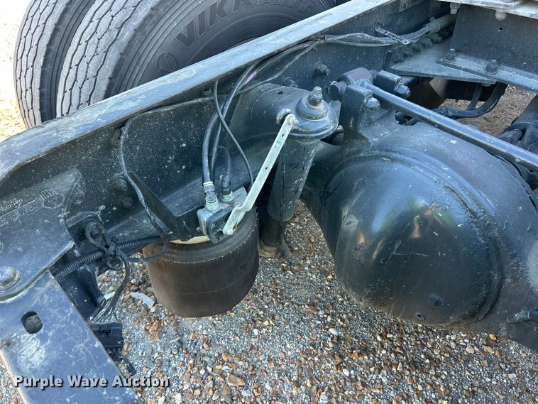 image for item YA1019 2017 Kenworth T680 semi truck