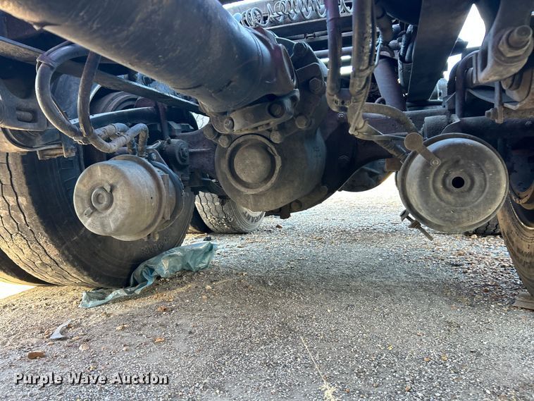 image for item YA1019 2017 Kenworth T680 semi truck