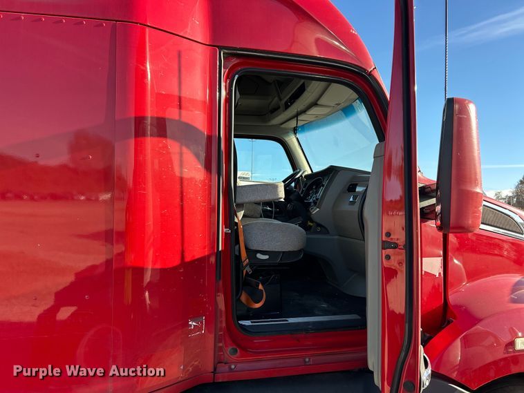 image for item YA1019 2017 Kenworth T680 semi truck