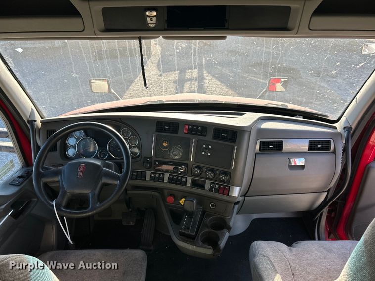 image for item YA1019 2017 Kenworth T680 semi truck