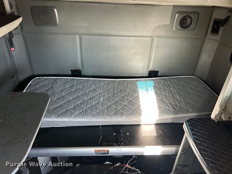 image for item YA1019 2017 Kenworth T680 semi truck