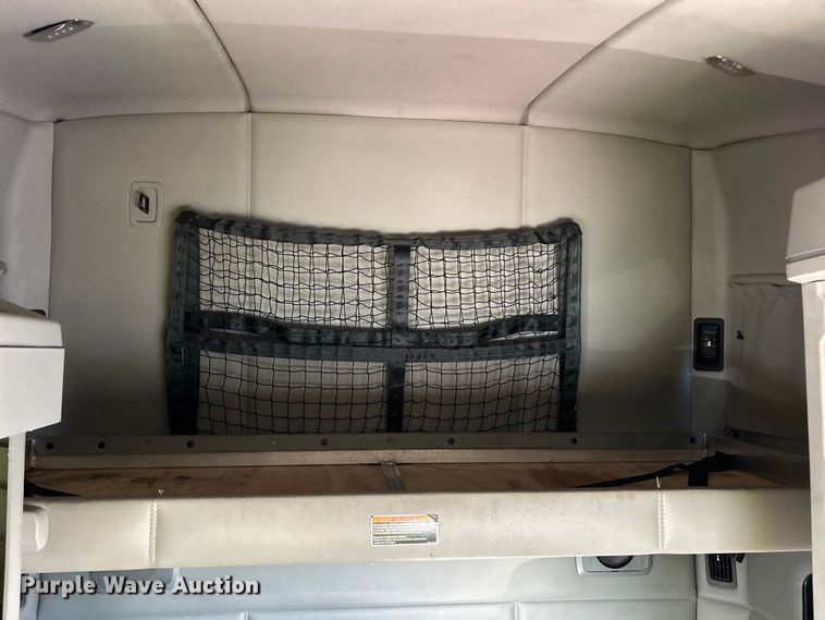 image for item YA1019 2017 Kenworth T680 semi truck