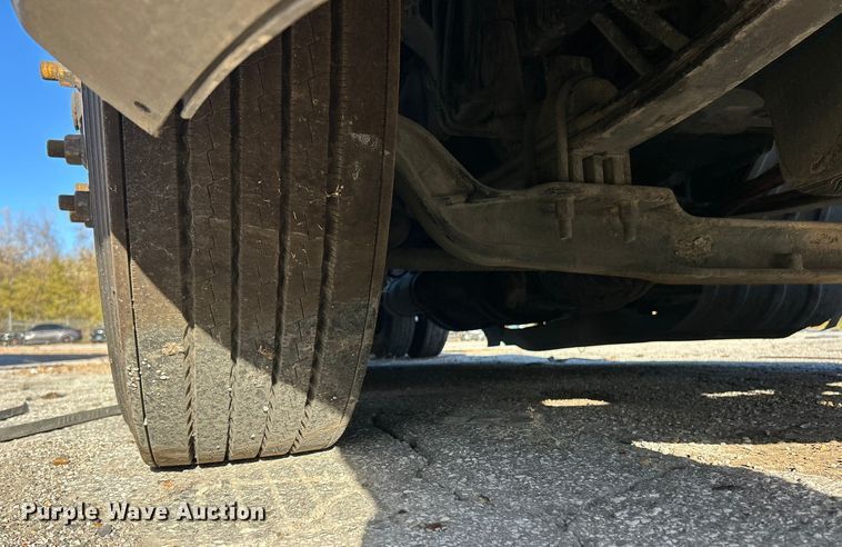 image for item YA1019 2017 Kenworth T680 semi truck