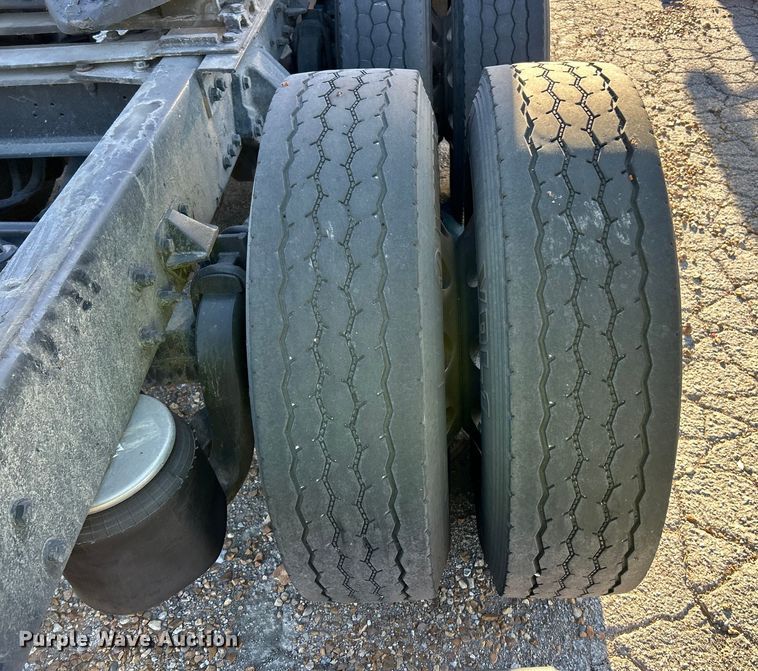 image for item YA1019 2017 Kenworth T680 semi truck