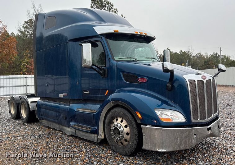 image for item YA1143 2020 Peterbilt  579 semi truck