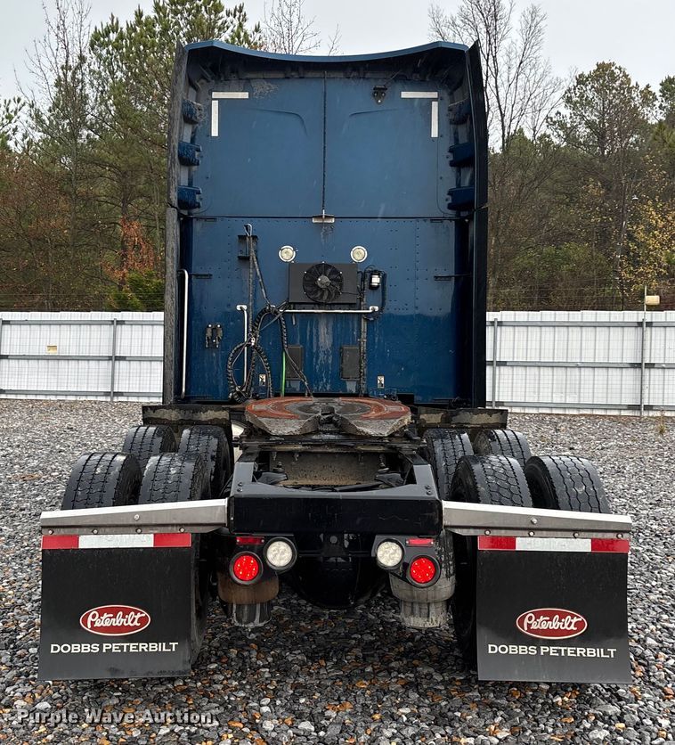 image for item YA1143 2020 Peterbilt  579 semi truck