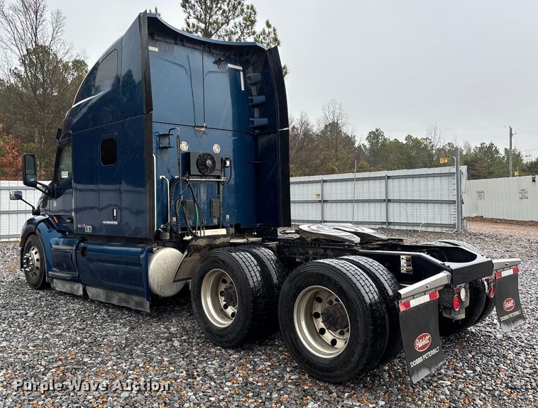 image for item YA1143 2020 Peterbilt  579 semi truck