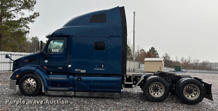 image for item YA1143 2020 Peterbilt  579 semi truck