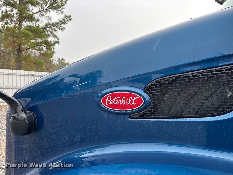 image for item YA1143 2020 Peterbilt  579 semi truck