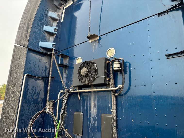 image for item YA1143 2020 Peterbilt  579 semi truck