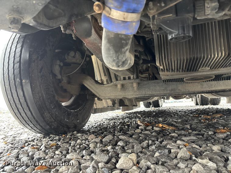 image for item YA1143 2020 Peterbilt  579 semi truck