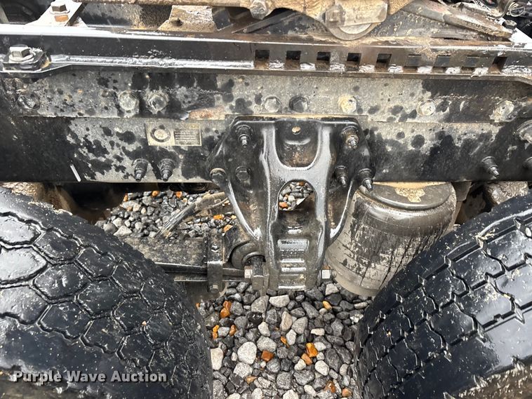 image for item YA1143 2020 Peterbilt  579 semi truck