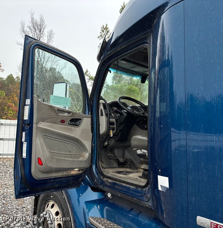 image for item YA1143 2020 Peterbilt  579 semi truck
