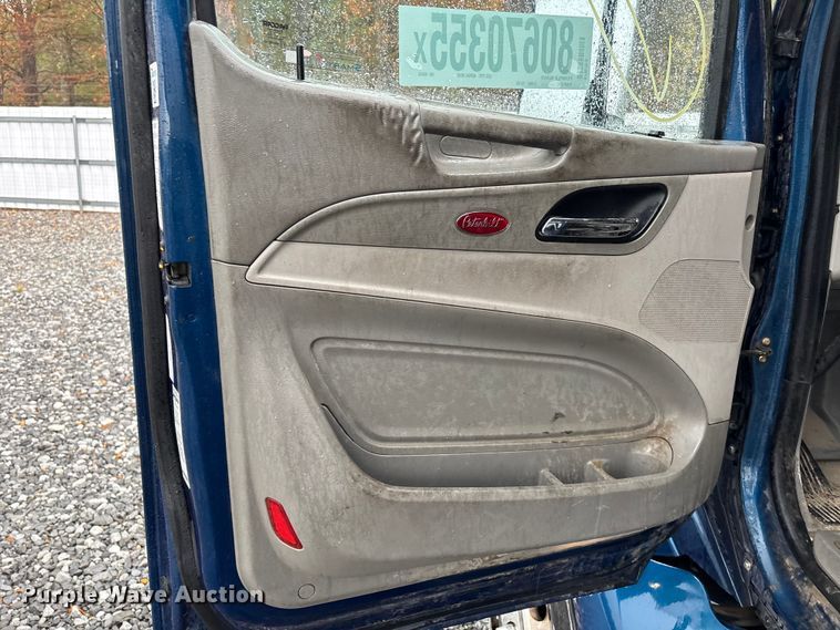 image for item YA1143 2020 Peterbilt  579 semi truck