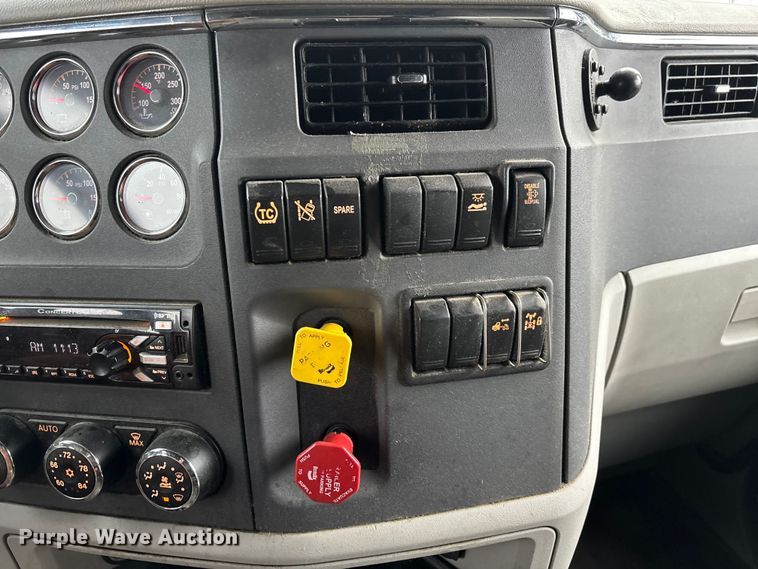 image for item YA1143 2020 Peterbilt  579 semi truck