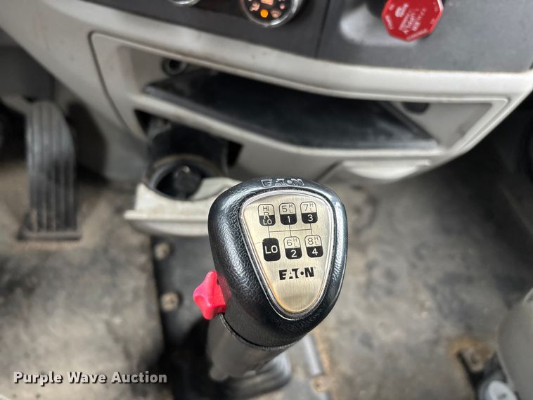 image for item YA1143 2020 Peterbilt  579 semi truck