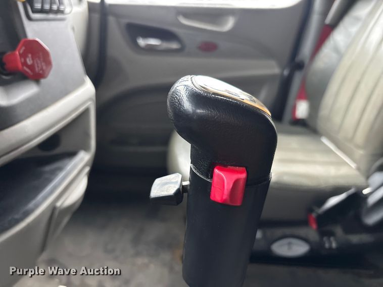 image for item YA1143 2020 Peterbilt  579 semi truck