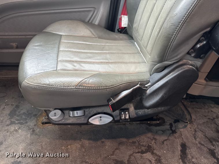 image for item YA1143 2020 Peterbilt  579 semi truck