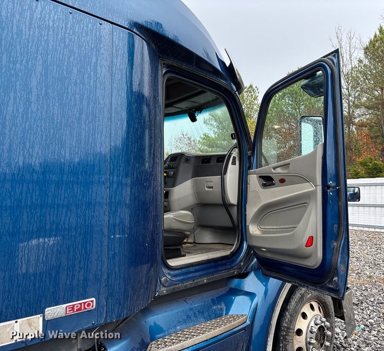 image for item YA1143 2020 Peterbilt  579 semi truck