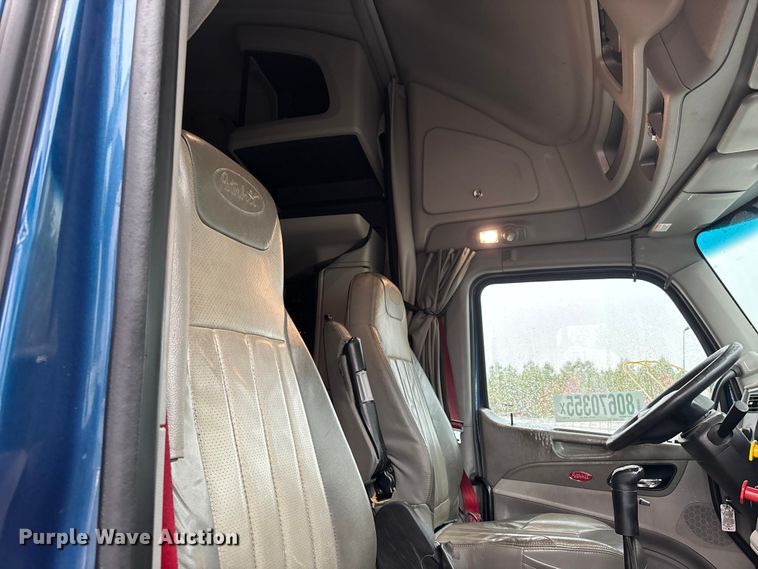 image for item YA1143 2020 Peterbilt  579 semi truck