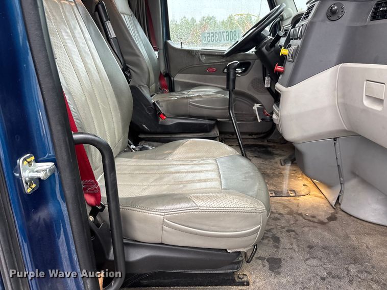 image for item YA1143 2020 Peterbilt  579 semi truck