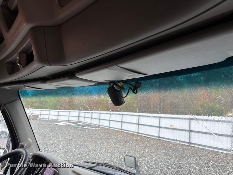 image for item YA1143 2020 Peterbilt  579 semi truck