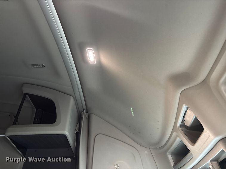 image for item YA1143 2020 Peterbilt  579 semi truck