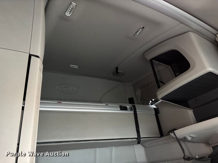 image for item YA1143 2020 Peterbilt  579 semi truck