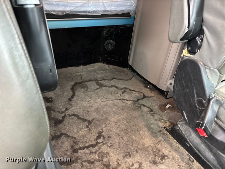 image for item YA1143 2020 Peterbilt  579 semi truck