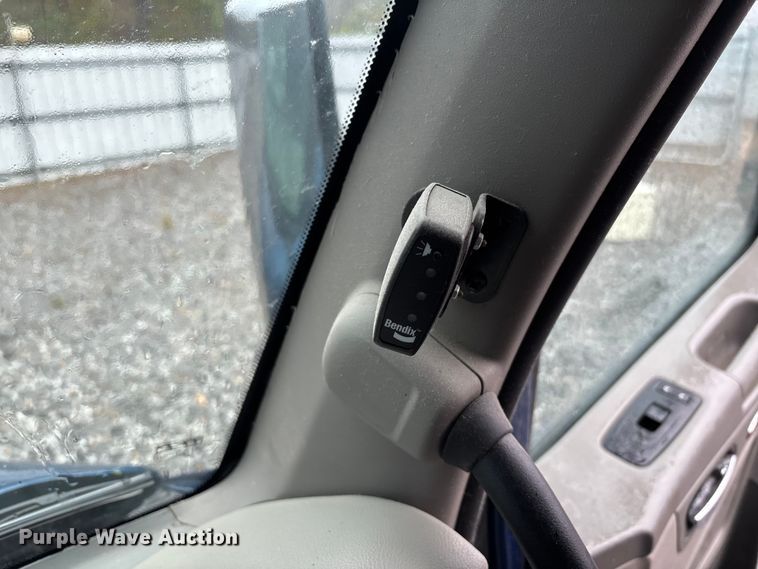 image for item YA1143 2020 Peterbilt  579 semi truck