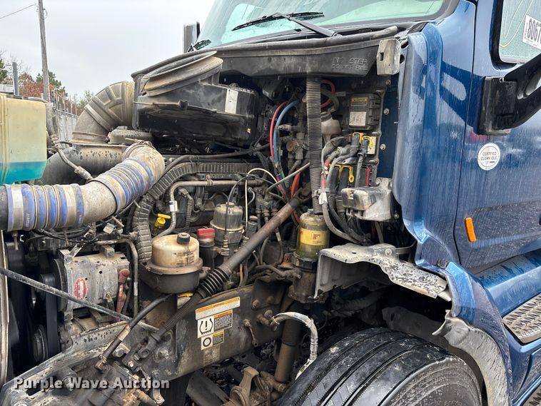 image for item YA1143 2020 Peterbilt  579 semi truck