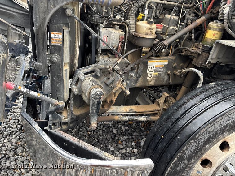 image for item YA1143 2020 Peterbilt  579 semi truck