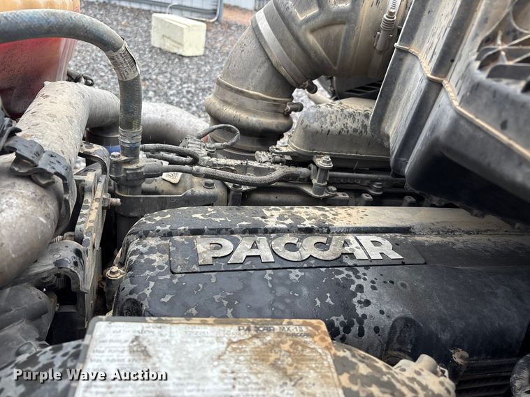 image for item YA1143 2020 Peterbilt  579 semi truck