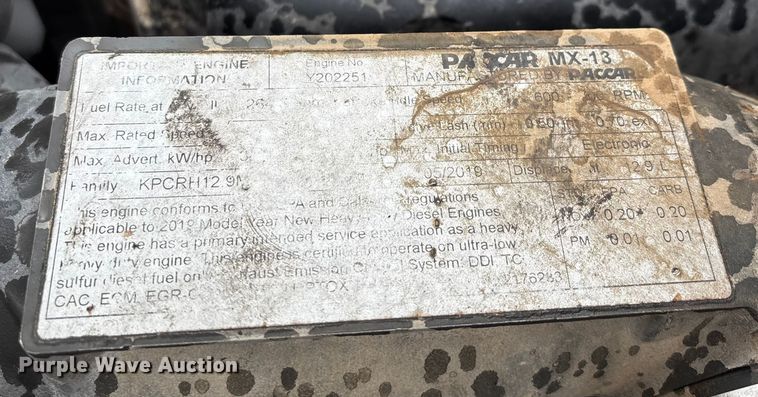 image for item YA1143 2020 Peterbilt  579 semi truck