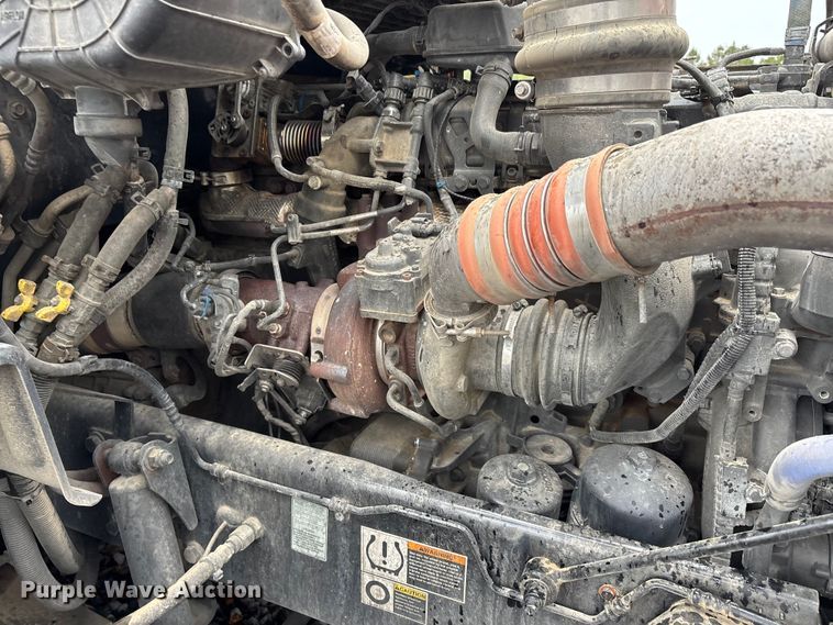 image for item YA1143 2020 Peterbilt  579 semi truck