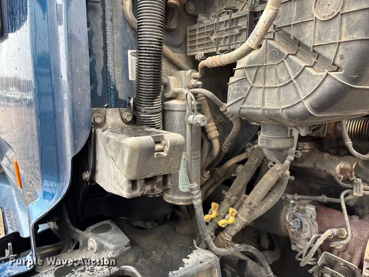 image for item YA1143 2020 Peterbilt  579 semi truck